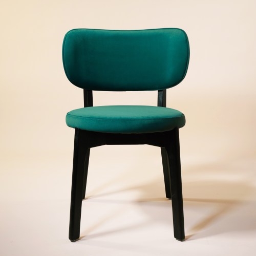 Scaun dining Avel – lemn masiv & tapițerie din catifea